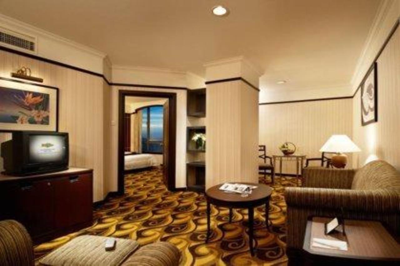 Mardhiyyah Hotel And Suites Shah Alam Dış mekan fotoğraf A suite at the hotel