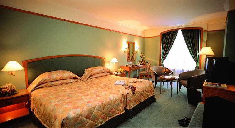 Mardhiyyah Hotel And Suites Shah Alam Dış mekan fotoğraf A room at the hotel